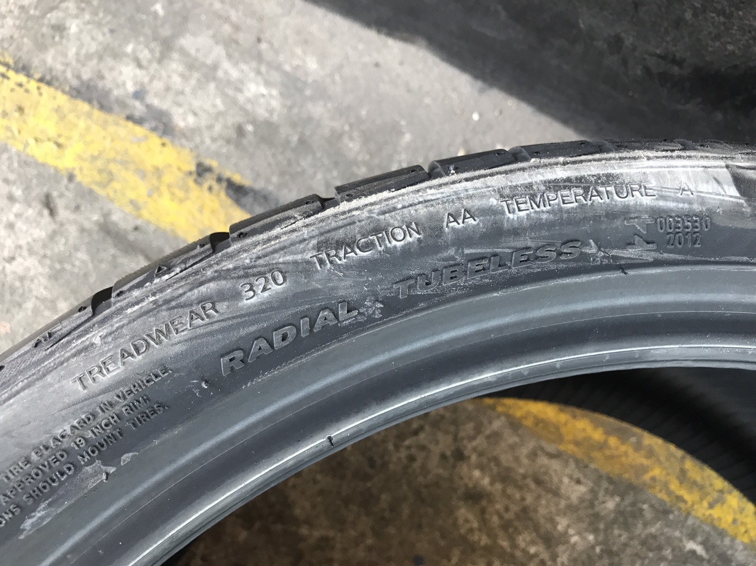 HANKOOK V12 EVO-2 275-30-19 เส้น 6800 ปี 17 ปกติ 8500