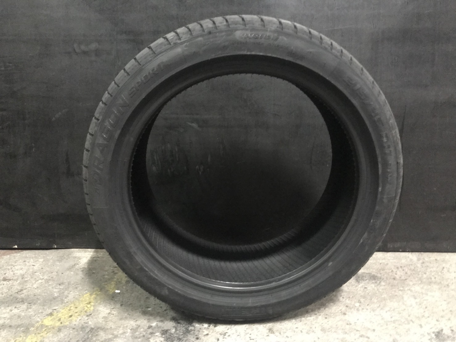 PIRELLI DRAGON SPORT 215/45-17เส้น 2750 ปกติ 4500 บาท ปี18