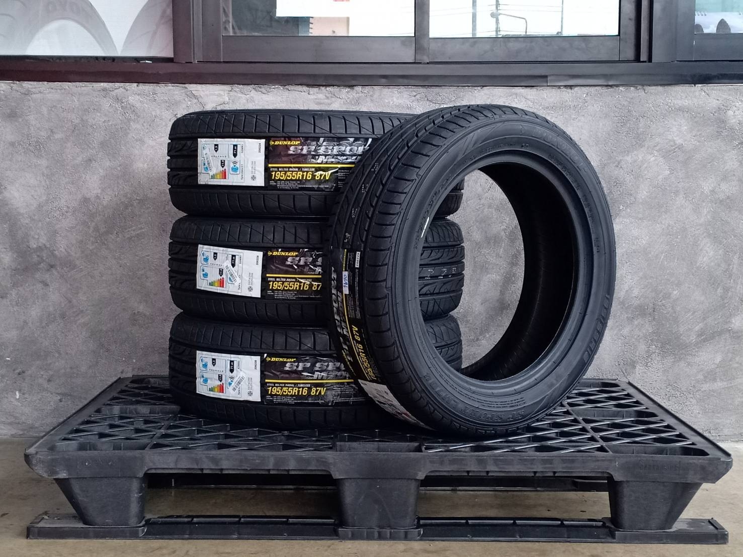 DUNLOP 195/55R16 SP SPORT LM704 87V MADE IN THAILAND