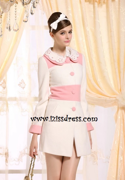 ***พรีออเดอร์***เสื้อโค้ท เสื้อกันหนาวสีขาวสลับชมพู เล่นดีเทลฉลุลายดอกไม้ที่ปกเสื้อทั้ง 2 ด้าน สวยเหมือนแบบค่ะ