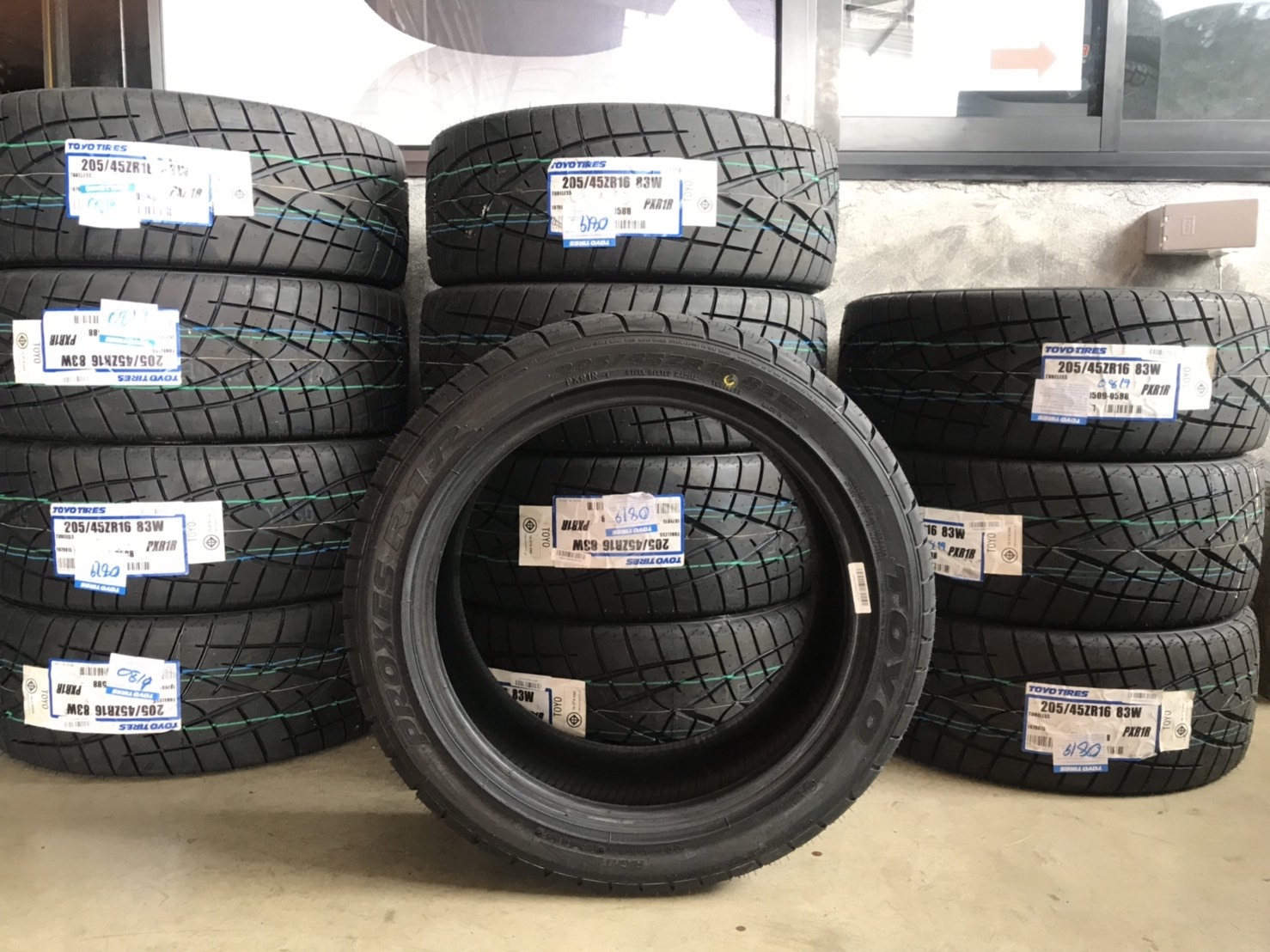 ยางใหม่ TOYO R1R 205/45-16 ราคาถูก