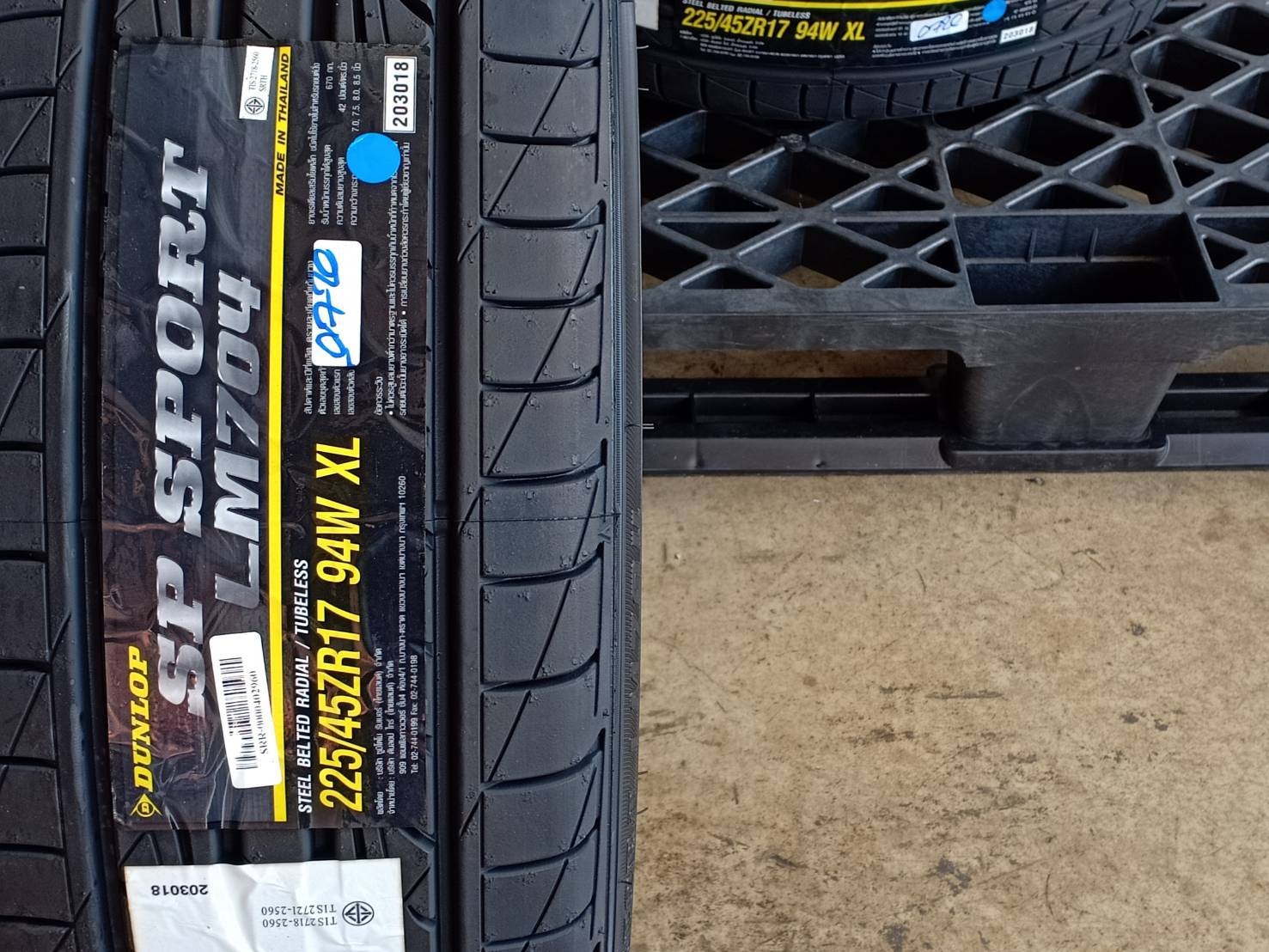 DUNLOP 225/45ZR17 SP SPORT LM704 94W MADE IN THAILAND