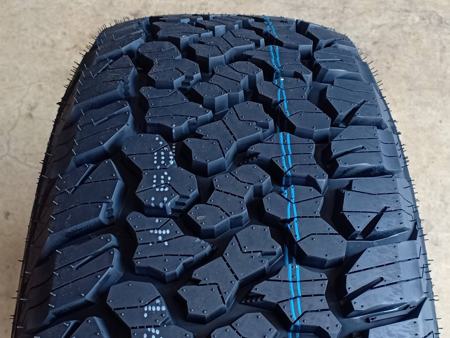 OTANI 265/70R16 SA2000 ต้องการส่วนลดราคาพิเศษ กรุณาสอบถาม
