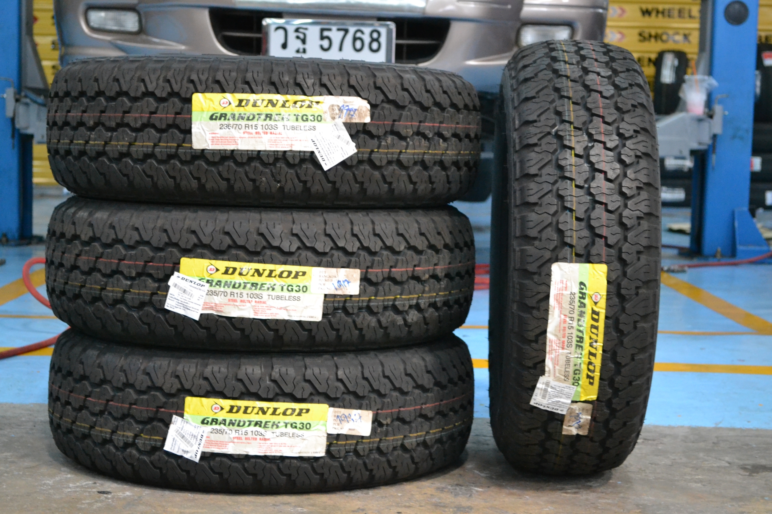 DUNLOP GRANDTREK TG30 235/70-15 ซื้อ2แถม2