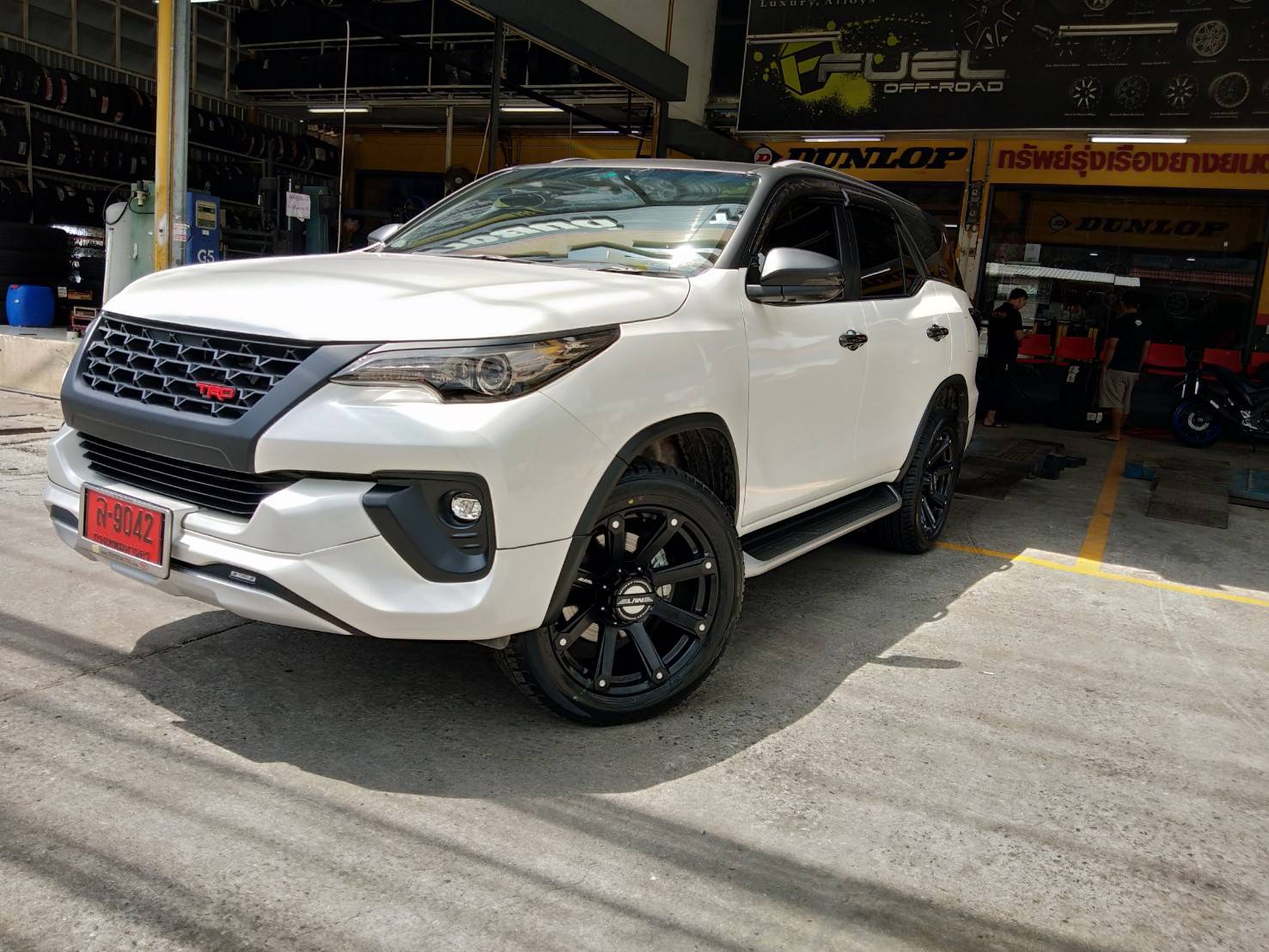 ล้อแท้ MICKEY THOMPSON ROUSH ขอบ20