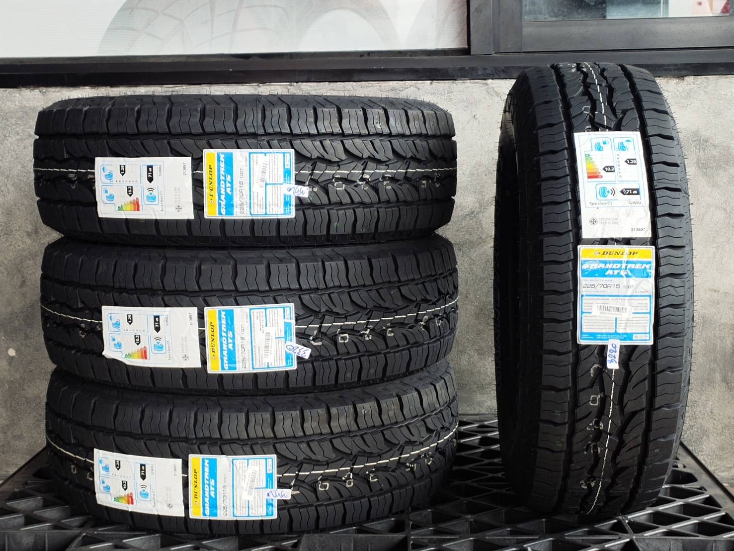 DUNLOP GRANDTREK AT5 225/70R15