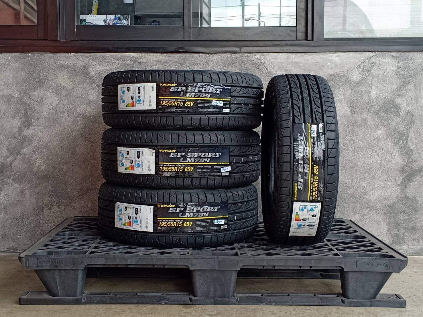 DUNLOP 195/55R15 SP SPORT LM704 85V MADE IN THAILAND