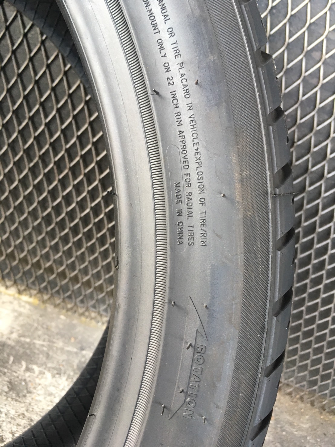 ยางใหม่ปี19 VERSATYRE 265/40-22 ราคาถูก