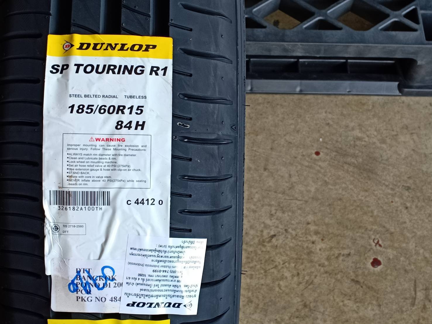 DUNLOP 185/60R15 SP TOURING R1 84H MADE IN INDONESIA