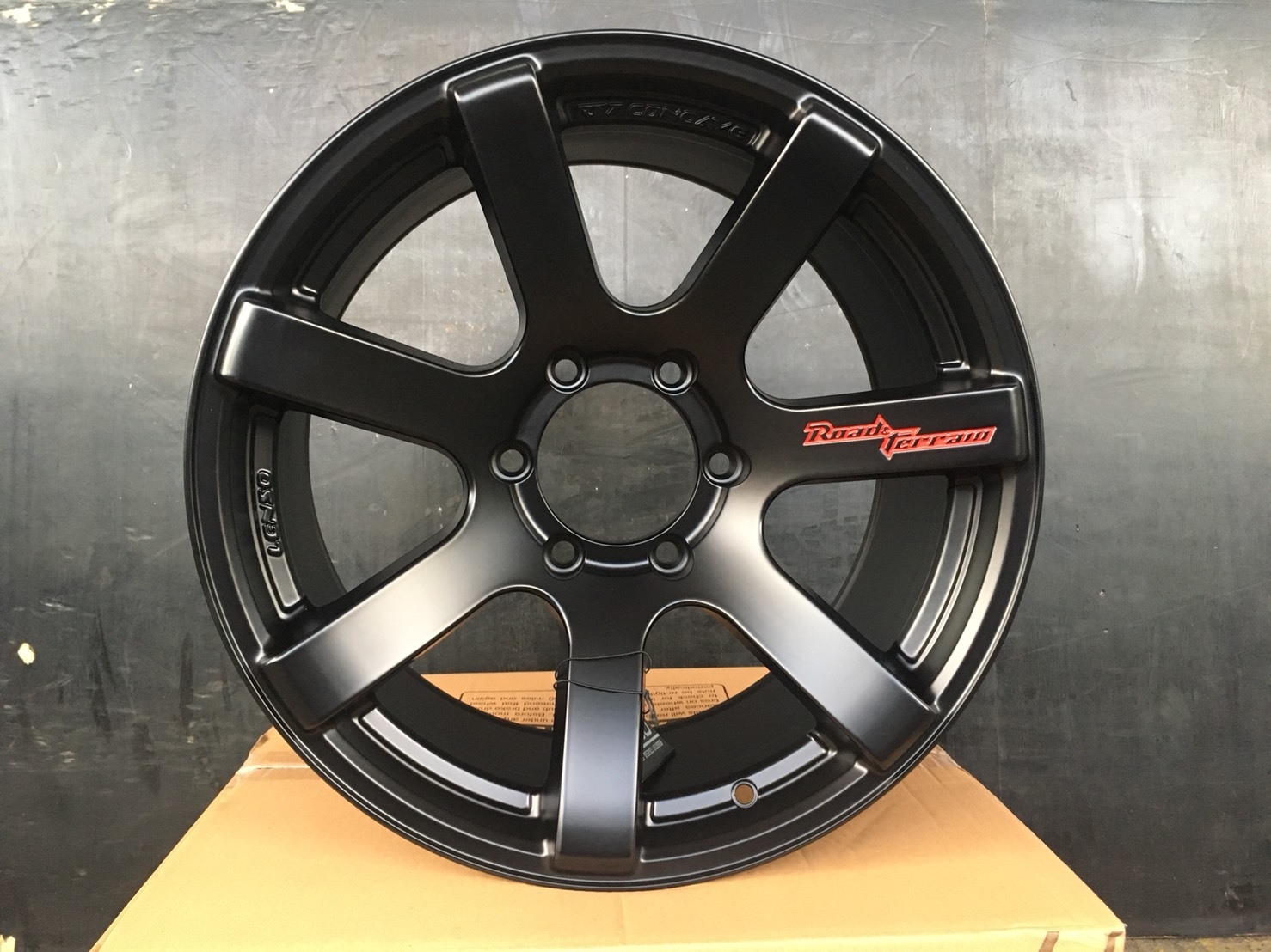 #LENSO #RT_CONCAVE ขอบ18 สีดำเงาหยอดแดง 6/139.7