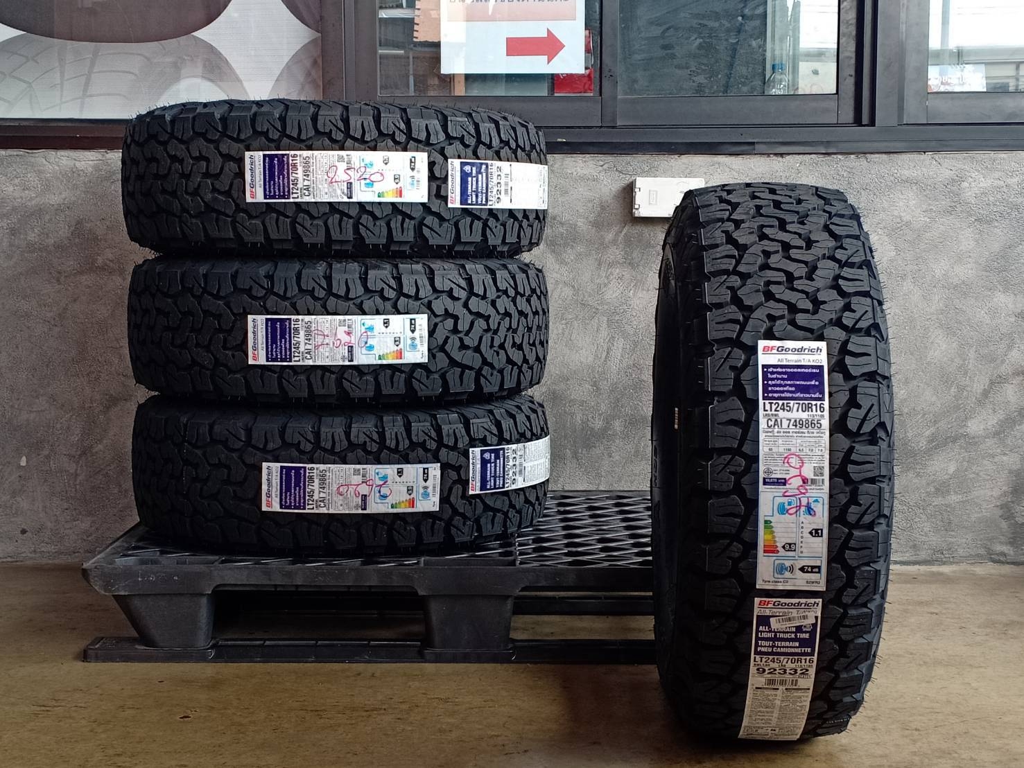 BF GOODRICH ATKO2 245/70R16 ปี20