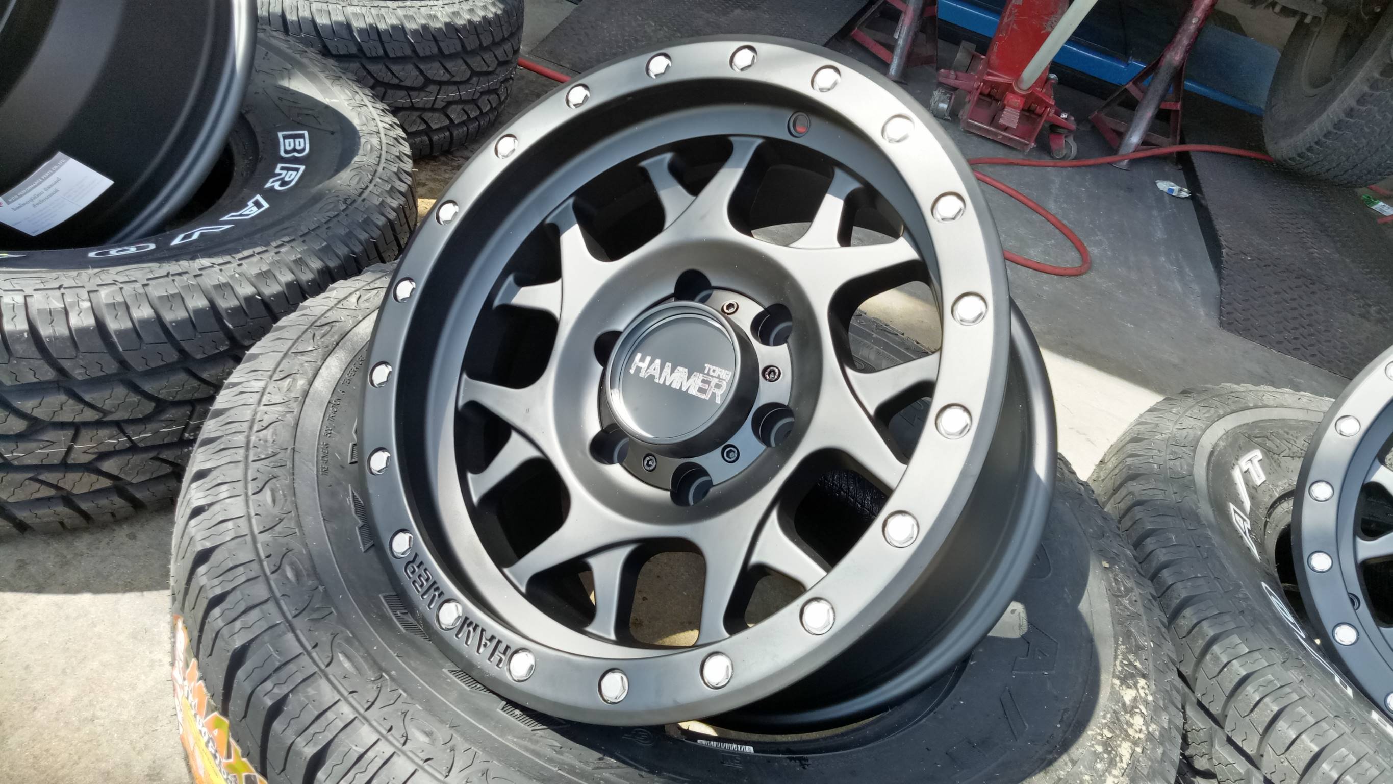 HAMMER HM3 ขอบ16 ยาง MAXXIS AT700 265/70-16 ราคาพิเศษ