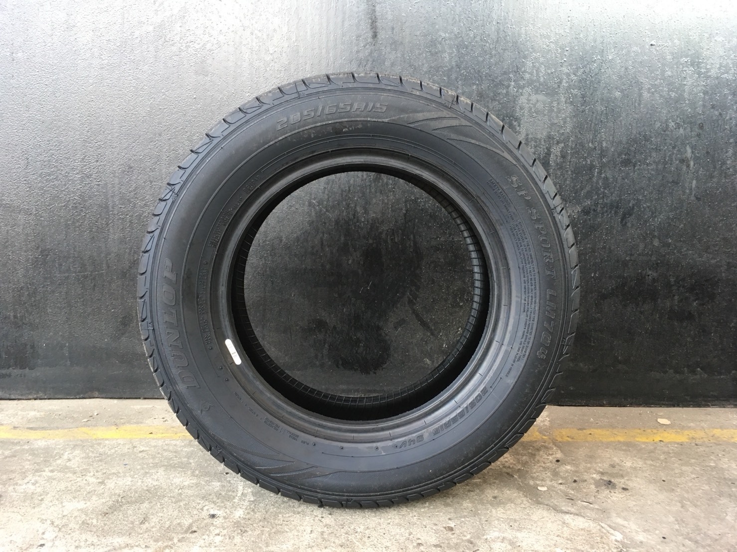 DUNLOP LM704 205-65-15 ปี18 ซื้อ2แถม2