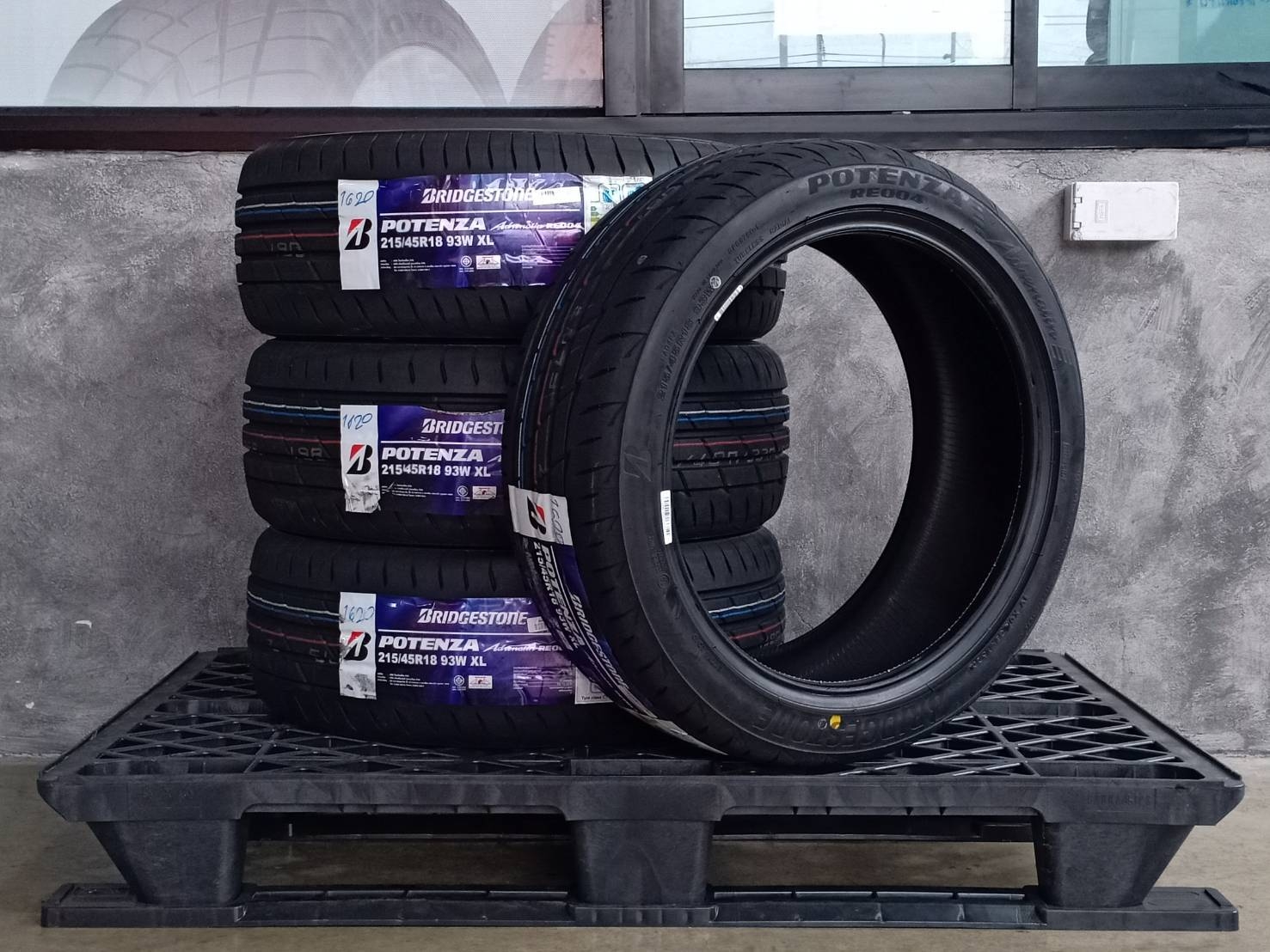 BRIDGESTONE 215/45R18 POTENZA RE004 93W XL MADE IN THAILAND