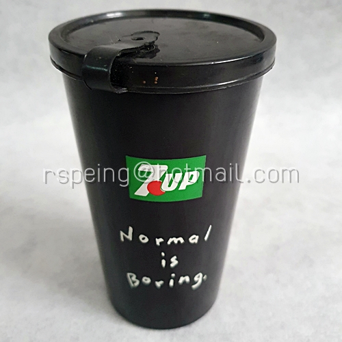 แก้วพลาสติกสีดำพร้อมฝาปิด 7 Up Fido Dido Normal is Boring