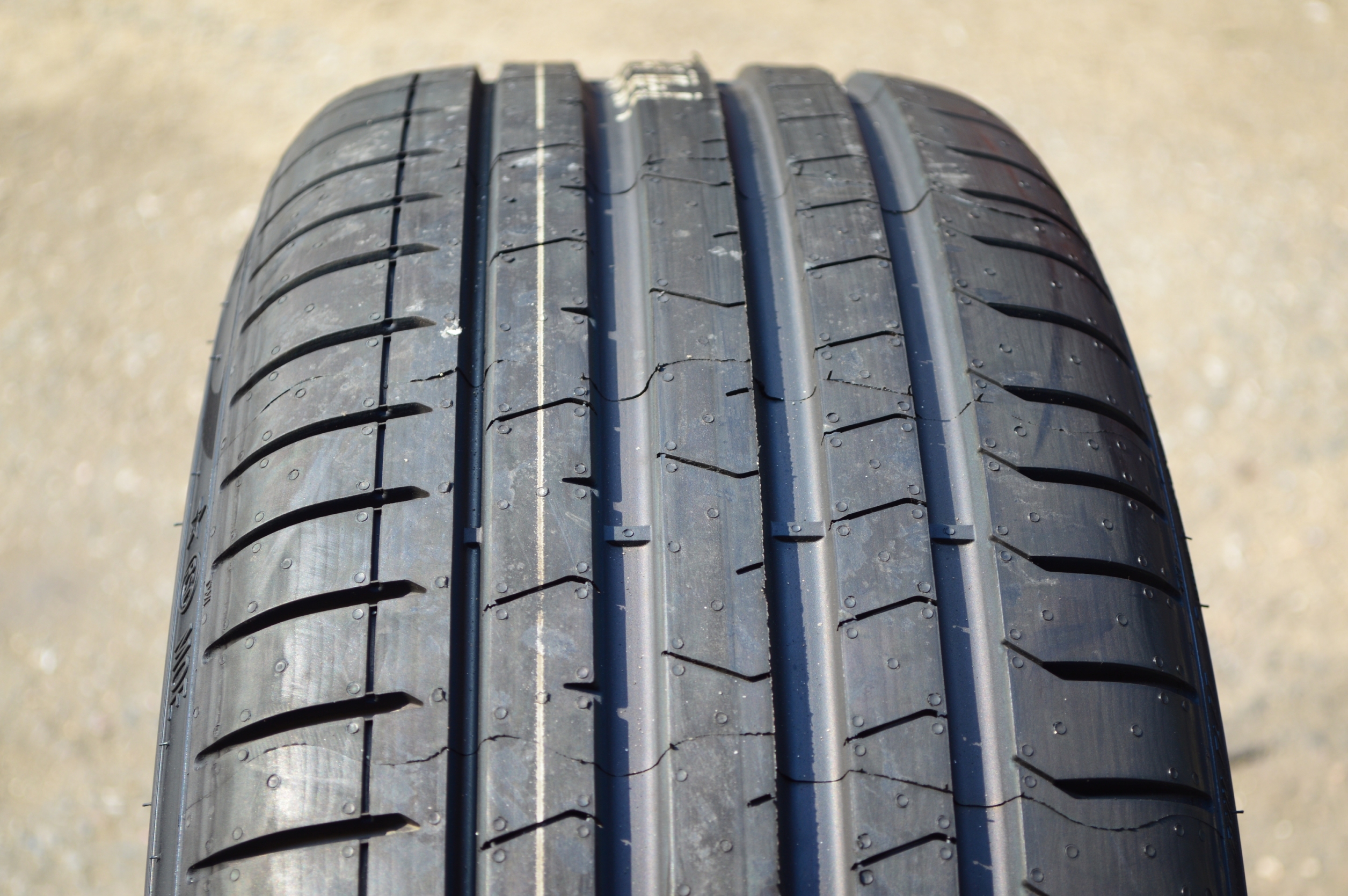 PIRELLI PZERO RFT 245/35-20 เส้น 14500 ปกติ 21000