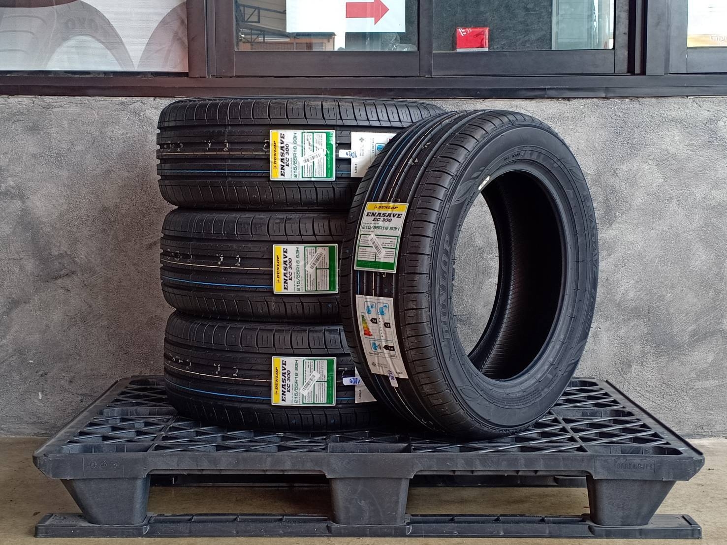 DUNLOP ENASAVE EC300 215/55R16 ปี20