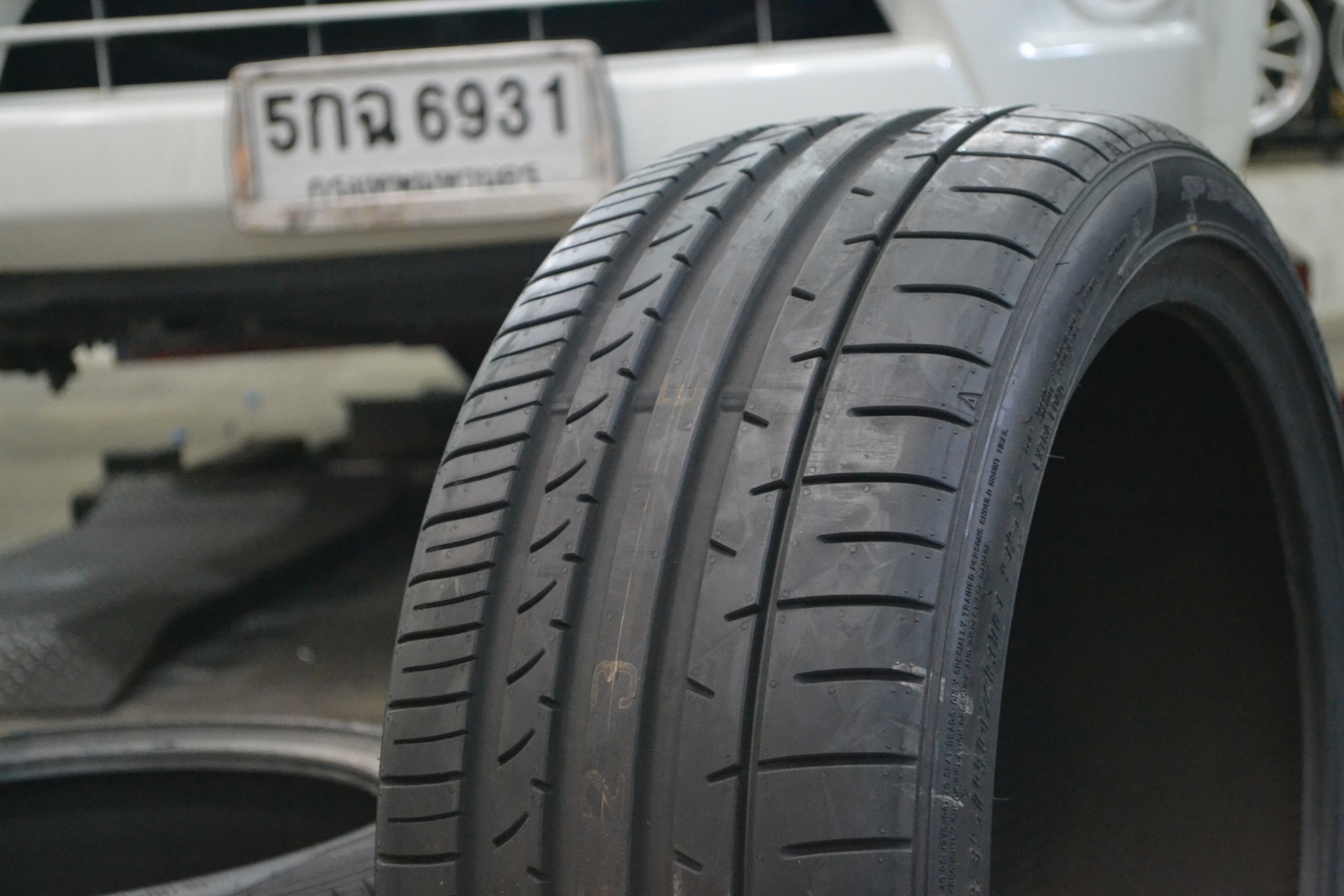 DUNLOP SP SPORT MAXX050+ 235/40R18 ขาย 3750 ปกติ 9000