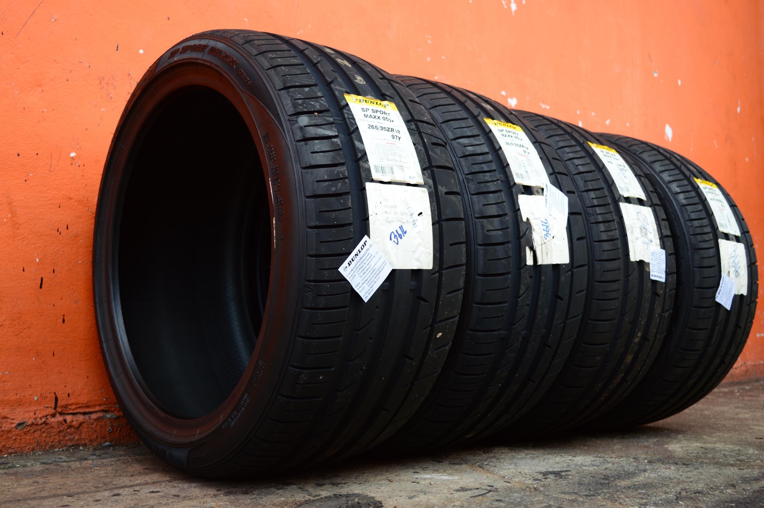 ยางใหม่ DUNLOP SPORTMAXX050+ 265/35-18 เส้น 6800 ปกติ 10000 บาท