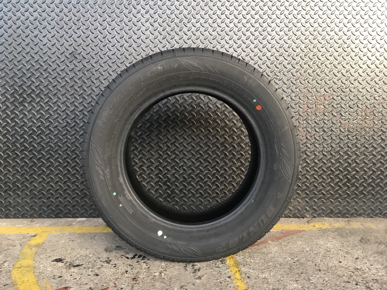 DUNLOP EC300 PLUS 185-65-15 ปี18
