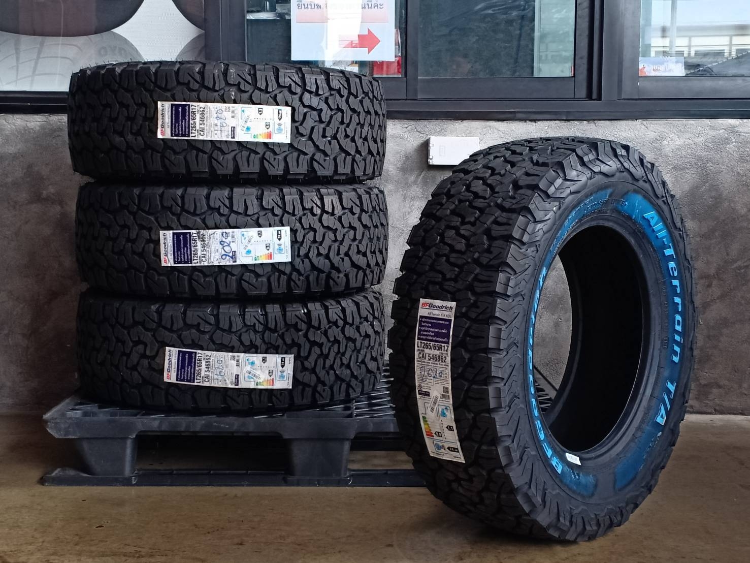 BF-GOODRICH 265/65R17 ALL TERRAIN T/A KO2 120/117S 10PR (ตัวหนังสือขาว) MADE IN THAILAND