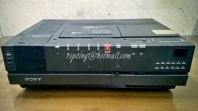 เครื่องเล่นและบันทึกวิดีโอเทป Sony Video Cassette Recorder PAL SL C7E ปี 1980