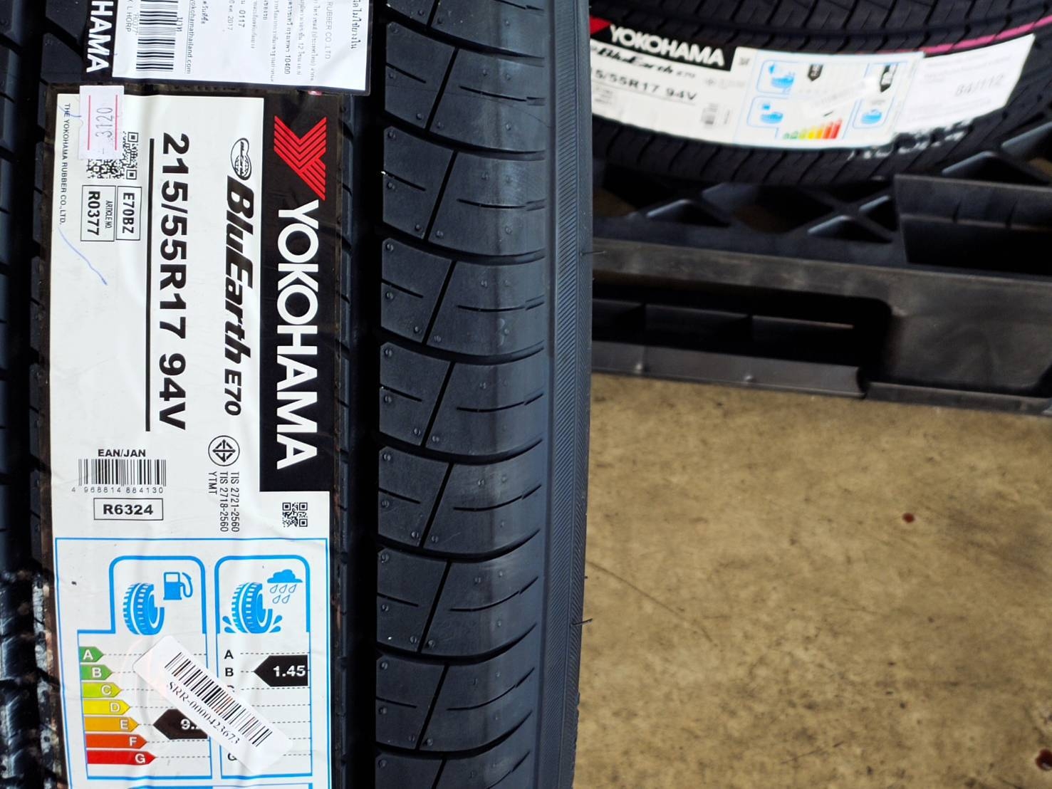 YOKOHAMA 215/55R17 94V E70BZ