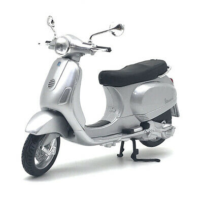 โมเดลรถ vespa piaggio 2005 LX125 2