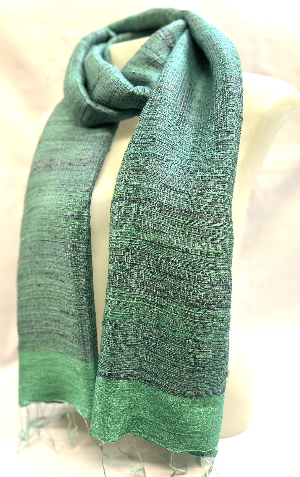 ผ้าพันคอไหมแท้ ลายกระสอบ ของขวัญที่คุณประทับใจในสัมผัสหนานุ่มและภาพลักษณ์เท่ๆ