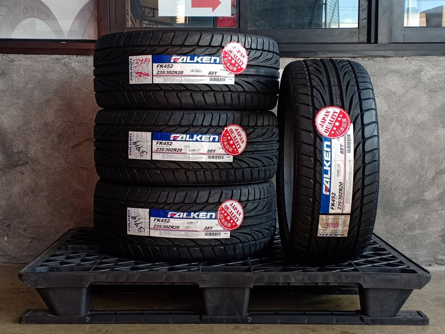 FALKEN FK452 235/30ZR20 ปี19