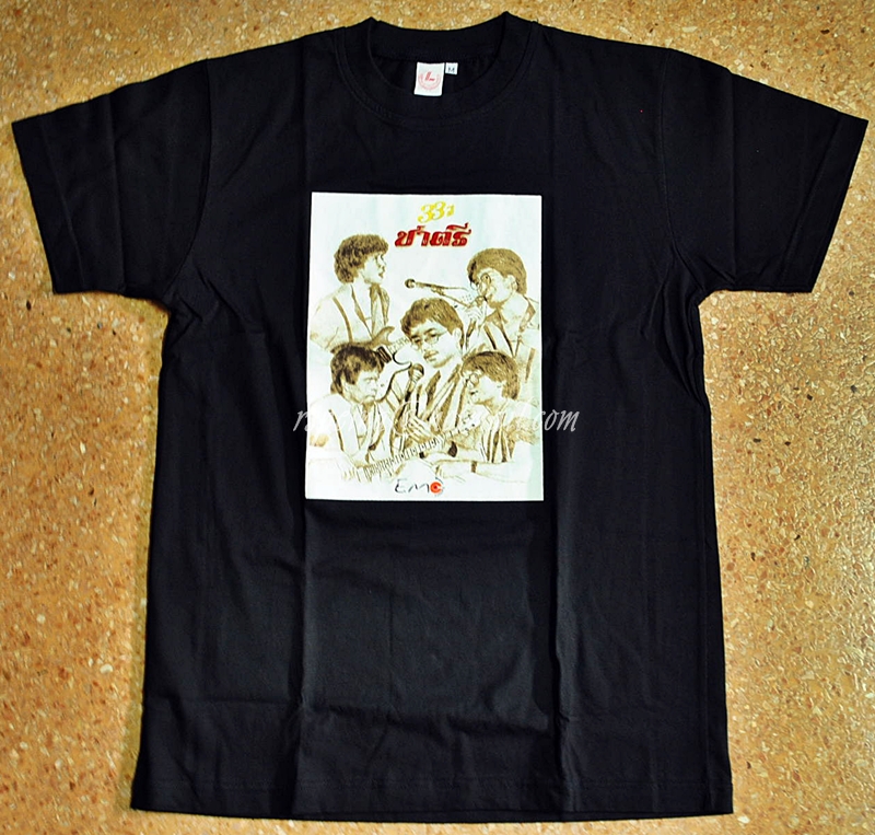 เสื้อยืดสีดำจากงานคอนเสิร์ท 33 ปี ชาตรี