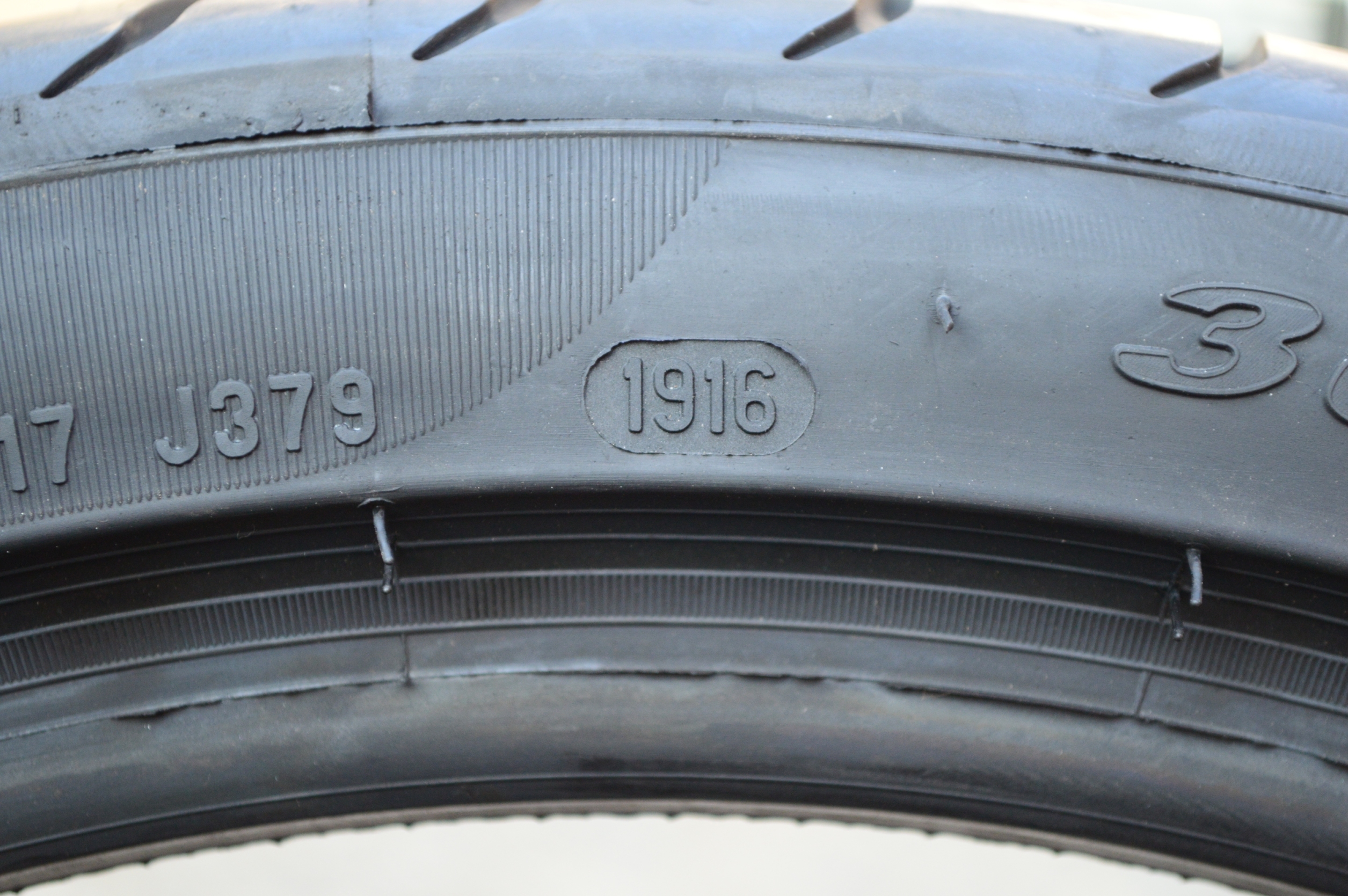 PIRELLI PZERO 305-30-19 เส้น 9800 ปกติ 19800 ราคาพิเศษ