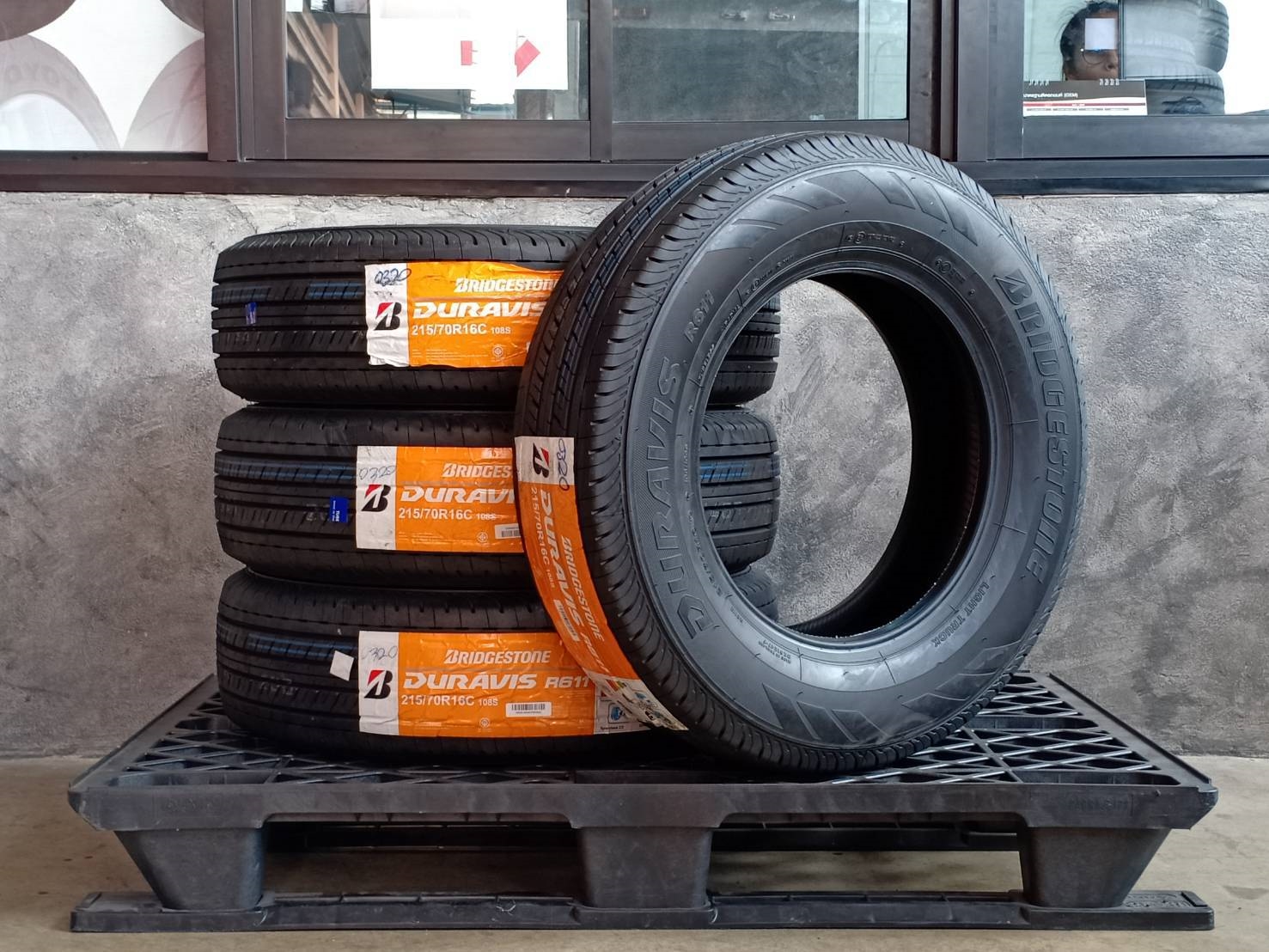 BRIDGESTONE 215/70R16 DURAVIS R611 108S MADE IN THAILAND
