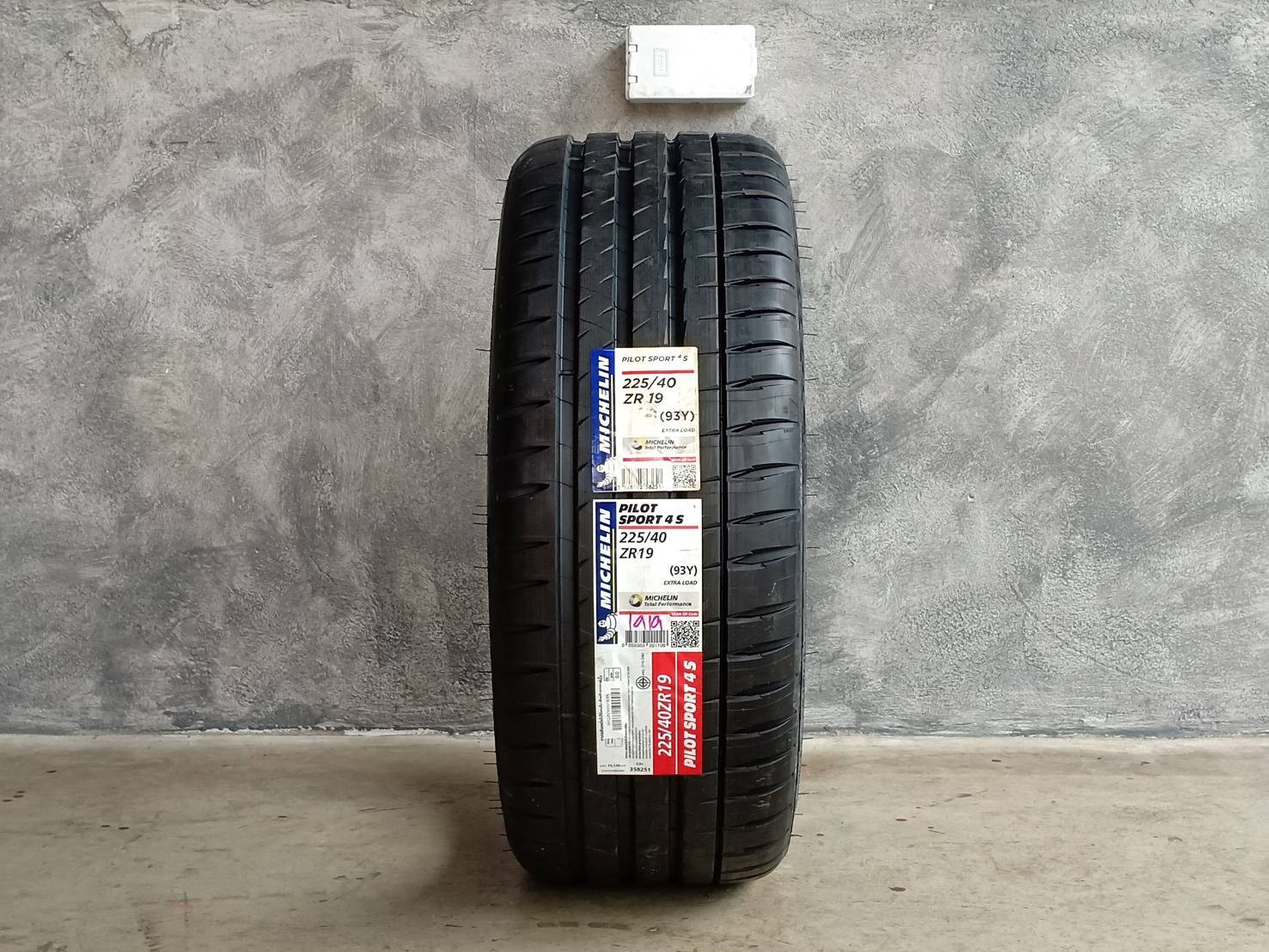 MICHELIN PILOTSPORT4S 255/35-19 ปี19