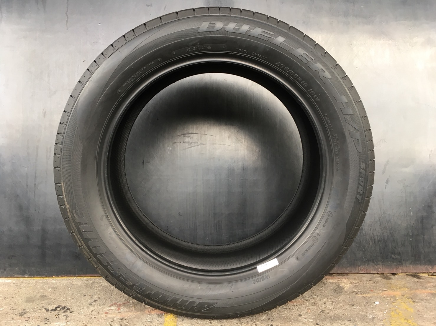 BRIDGESTONE HP SPORT 235/55-19 เส้น 8500 ปี18 ปกติ 11000