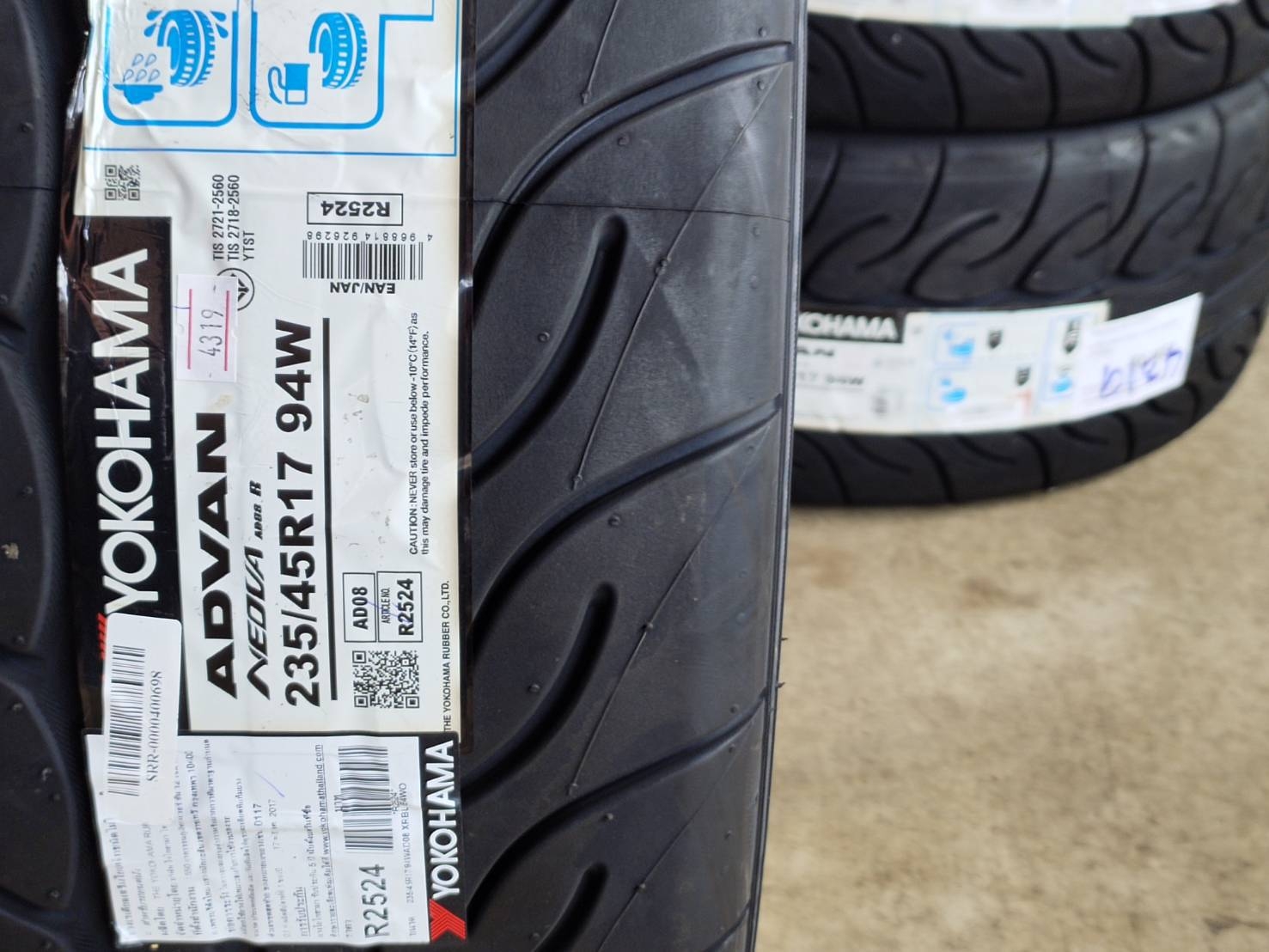 YOKOHAMA ADVAN NEOVA AD08R 235/45R17 ปี19 ผลิตปรายปี