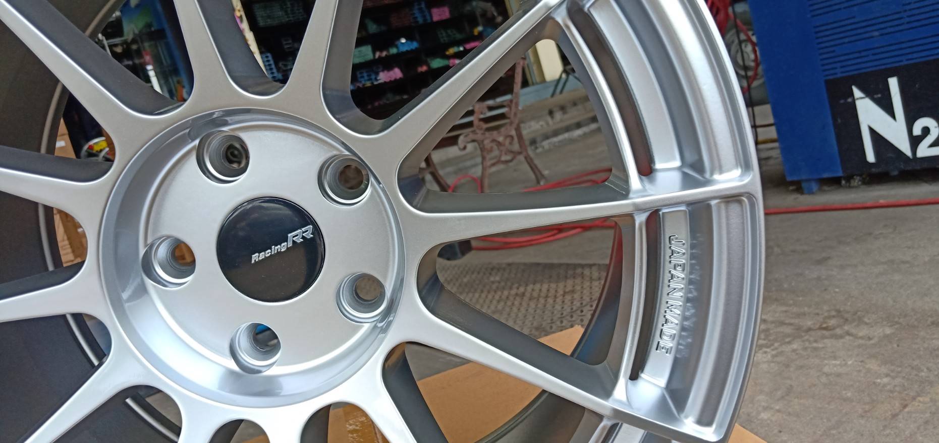 ล้อใหม่ ENKEI NT03RR ใส่เก๋ง ราคาพิเศษ สีซิลเวอร์