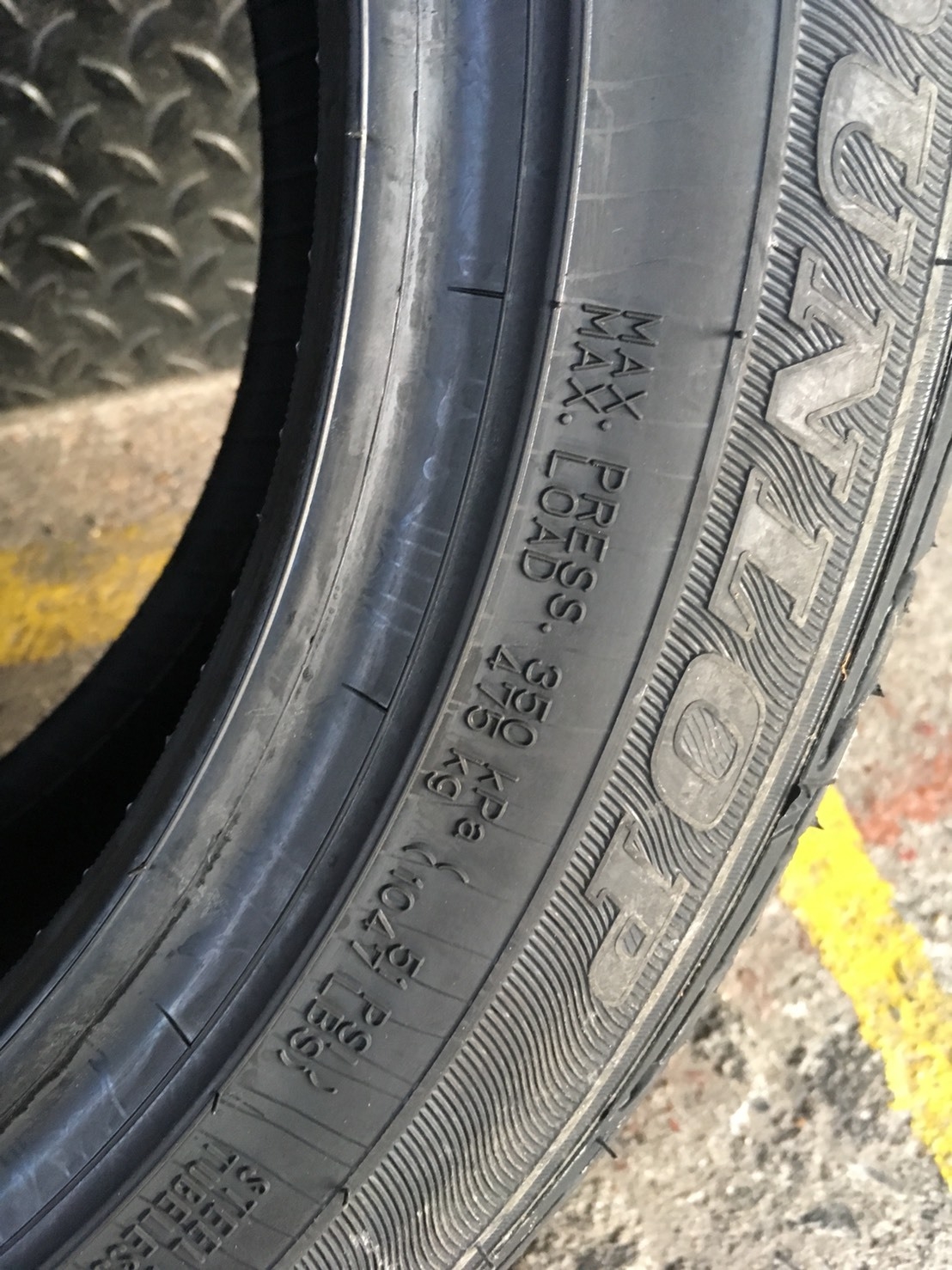 DUNLOP LM704 185-55-15 ปี18 ซื้อ2แถม2 เข้ามาใหม่