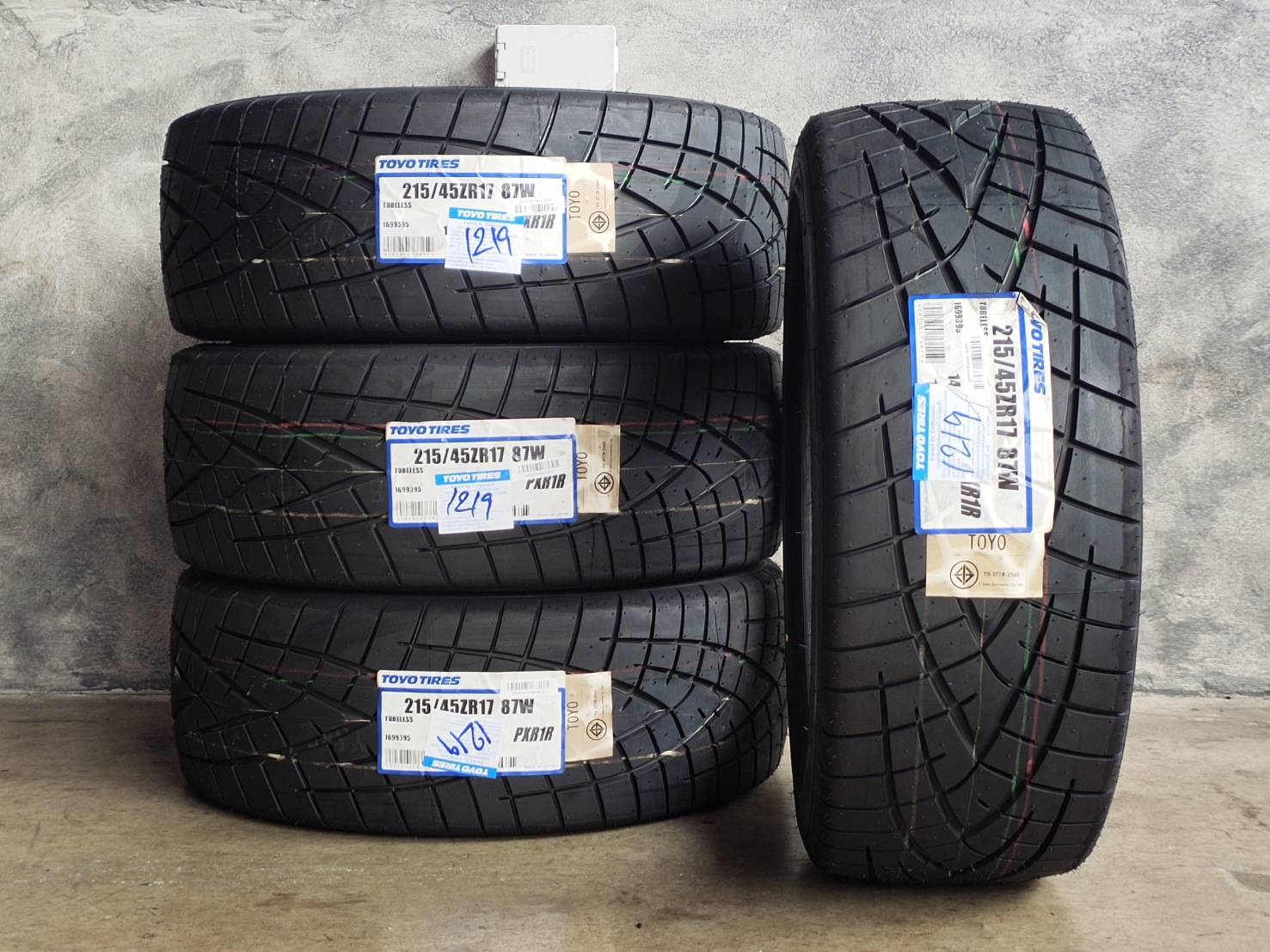 TOYO 215/45ZR17 87W R1R MAXLOAD 545KG JAPAN