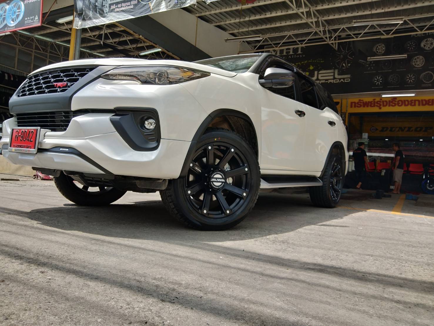 ล้อแท้ MICKEY THOMPSON ROUSH ขอบ20