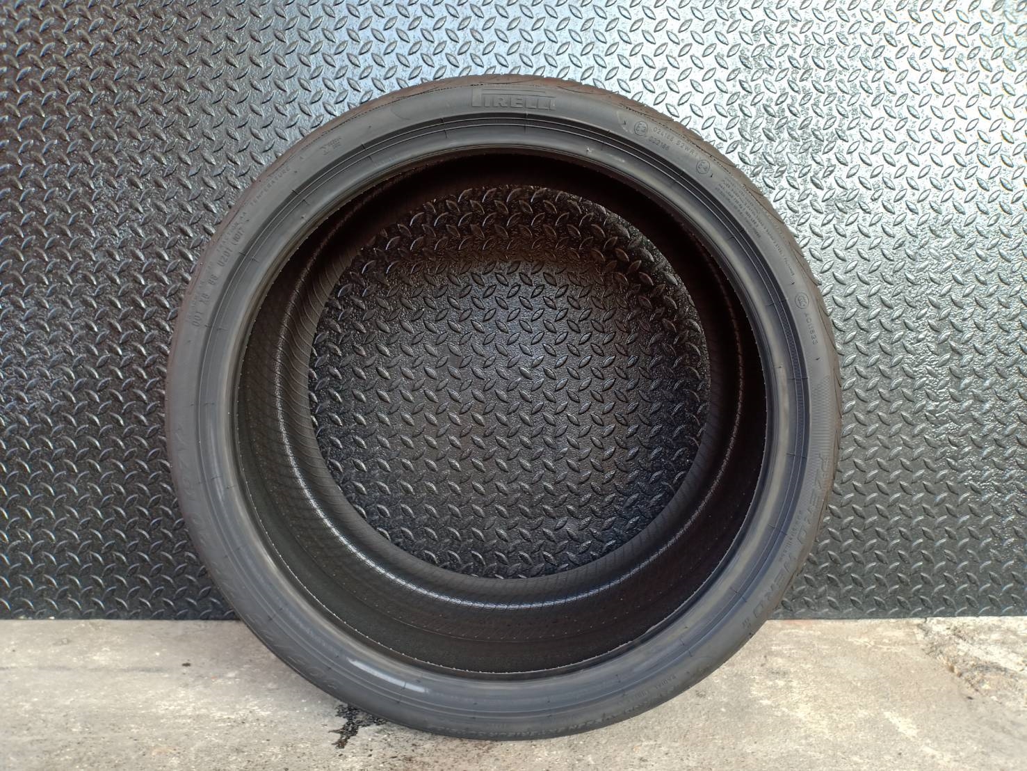PIRELLI PZERO NEROGT 305/25-20 เส้น 6800 ปกติ 18000 ปี17