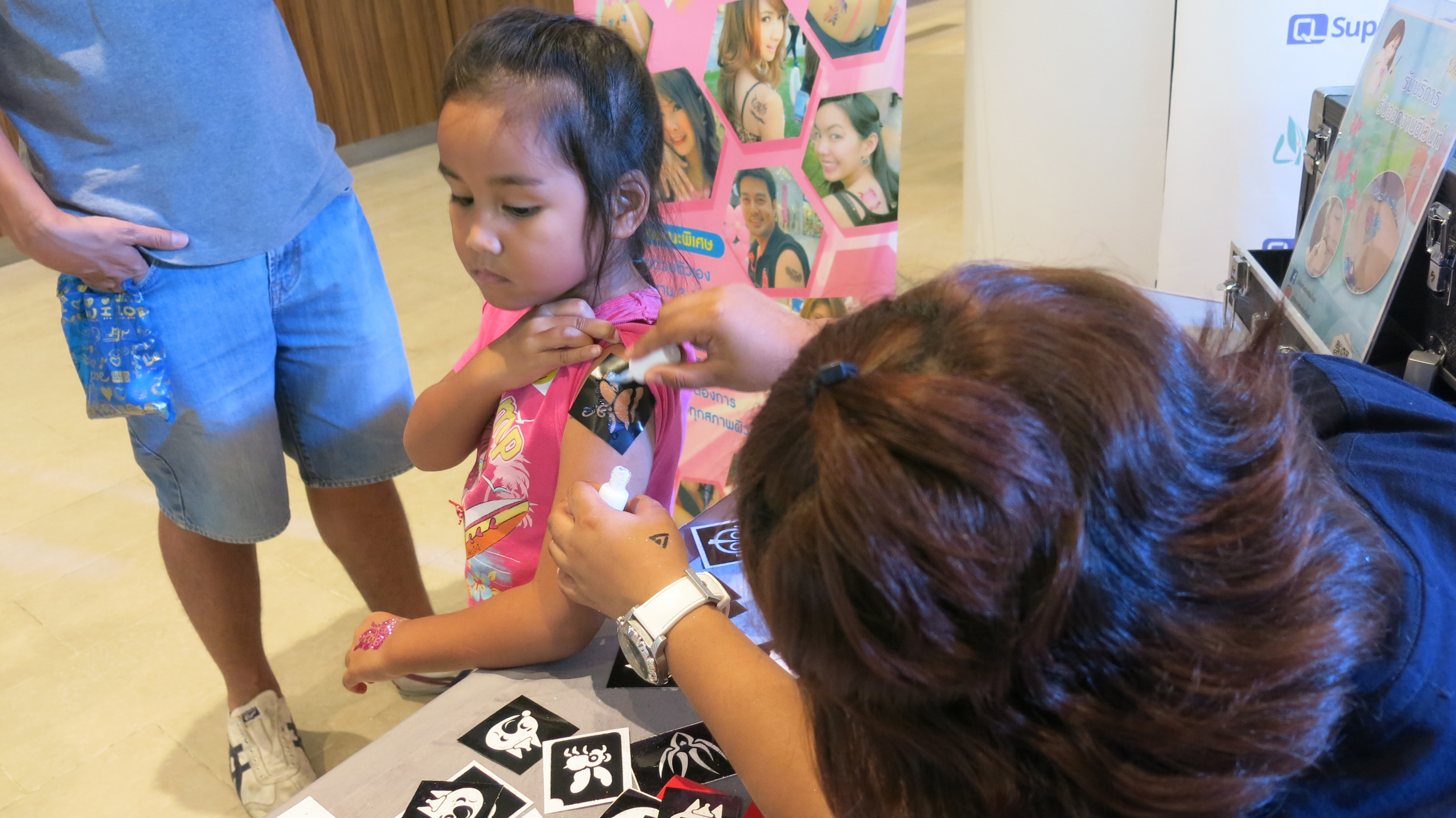 Body Glue กาวเพ้นท์ glitter tattoo สำหรับผิวหน้าแลละผิวกาย ขนาด10 ml.