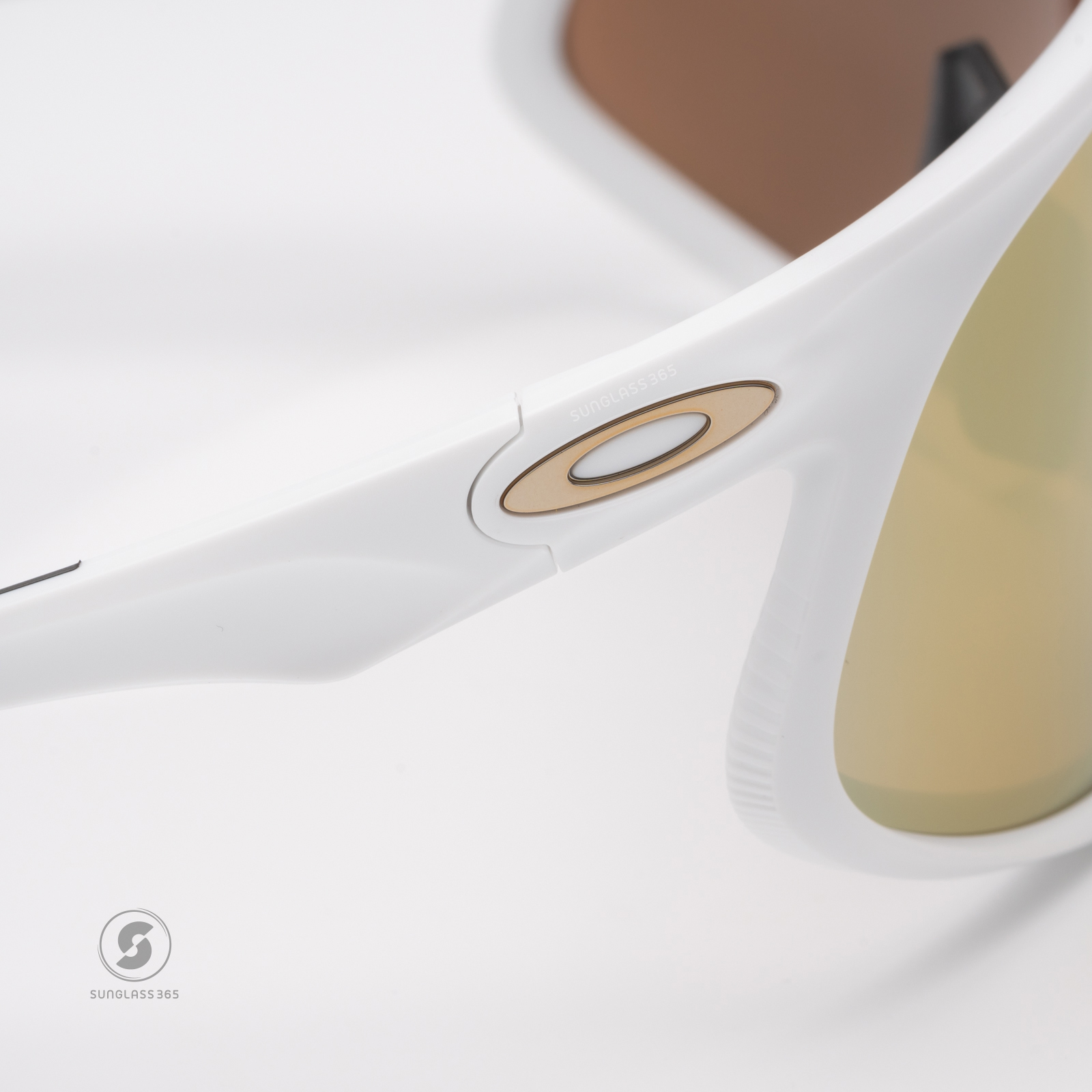 Oakley RSLV OO9484D-04 Matte White Prizm 24K