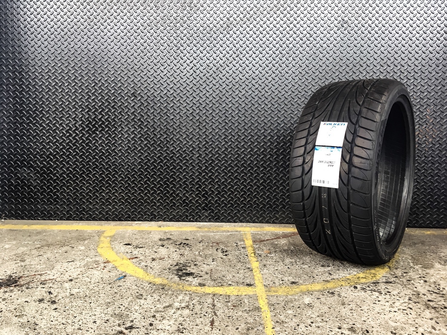 FALKEN FK452 285-30-20 เส้น 7500 ปี17 ปกติ 10000