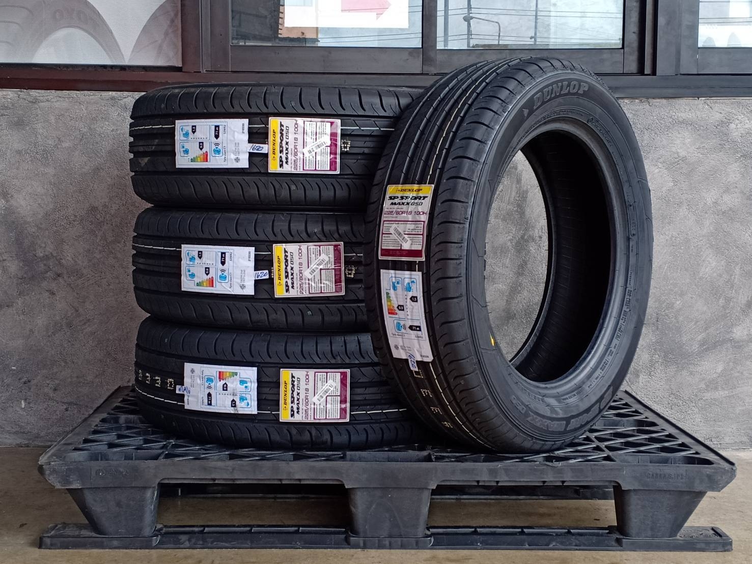 DUNLOP SP SPORT MAXX050 225/60R18 ปี20