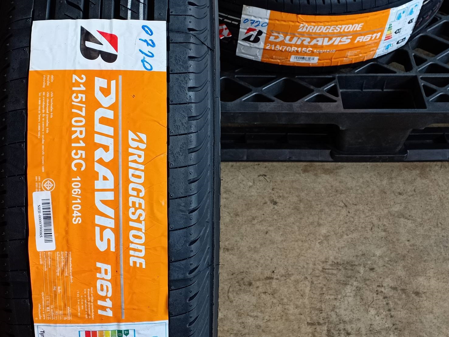 BRIDGESTONE 215/70R15 DURAVIS R611 106/104S MADE IN THAILAND