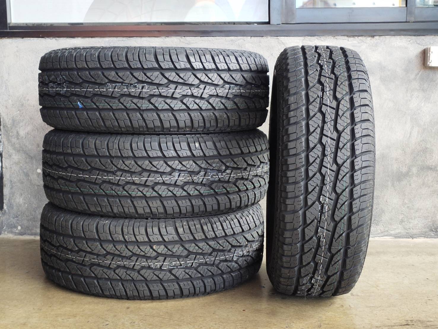 MAXXIS 265/65R17 112S AT700