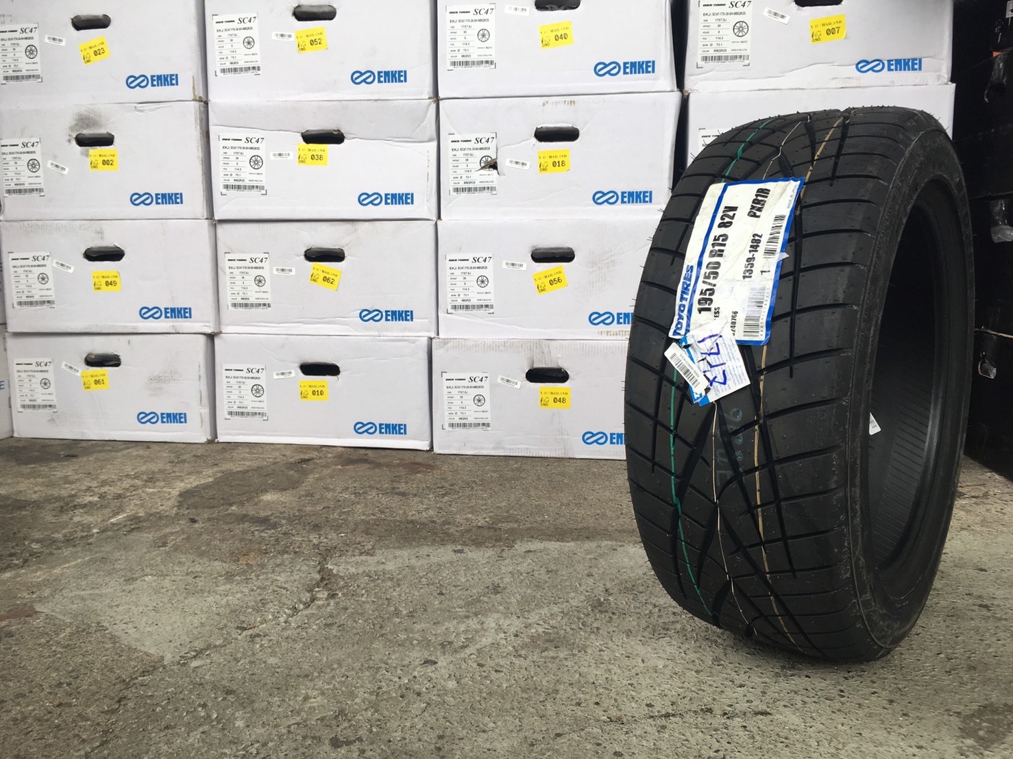 ยางเข้ามาใหม่ TOYO R1R 195/50-15 ราคาพิเศษ