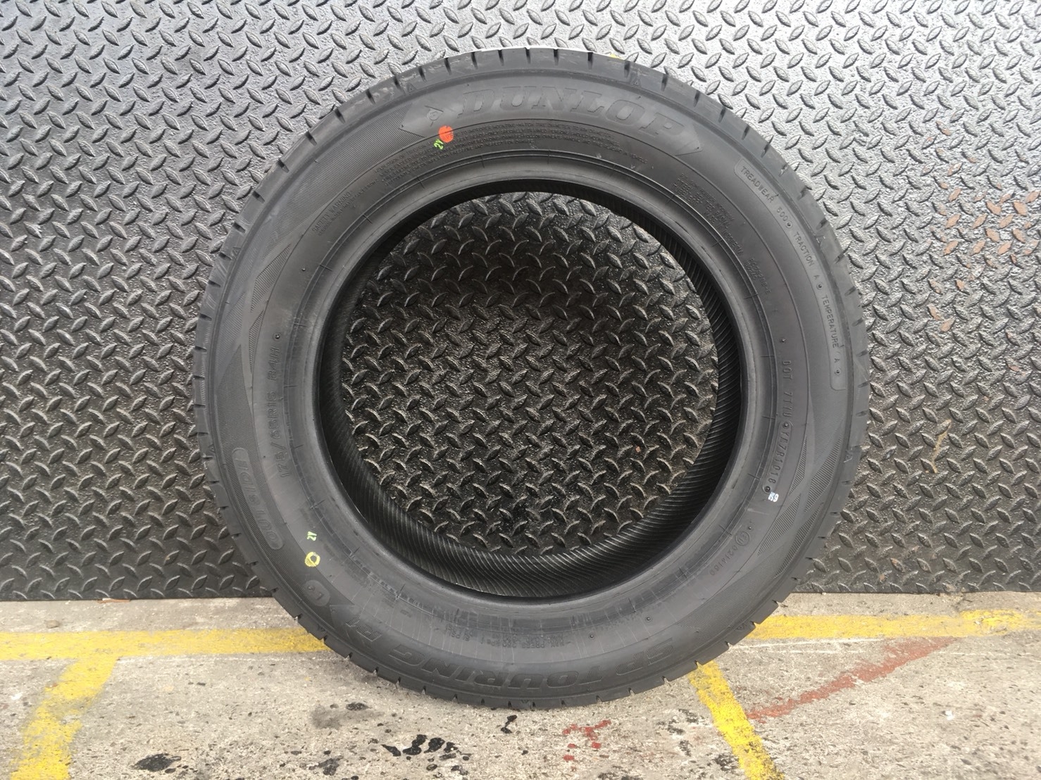 DUNLOP SP TOURING R1 175-65-15 ซื้อ2แถม2 ปี18