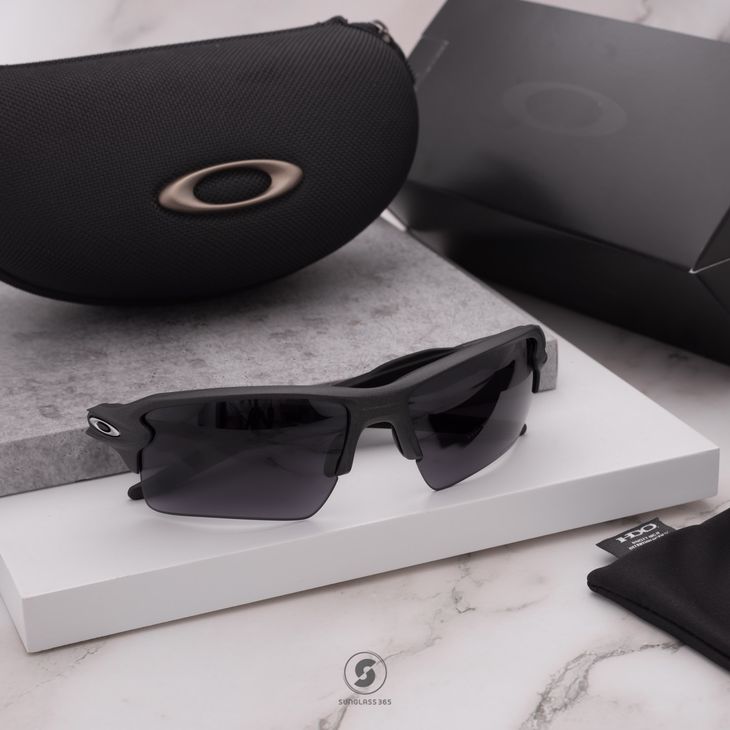 Oakley FLAK 2.0 XL OO9188-16 Clear/Black Photochromic